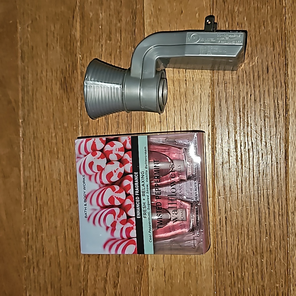 NIB Twisted Peppermint Wallflower